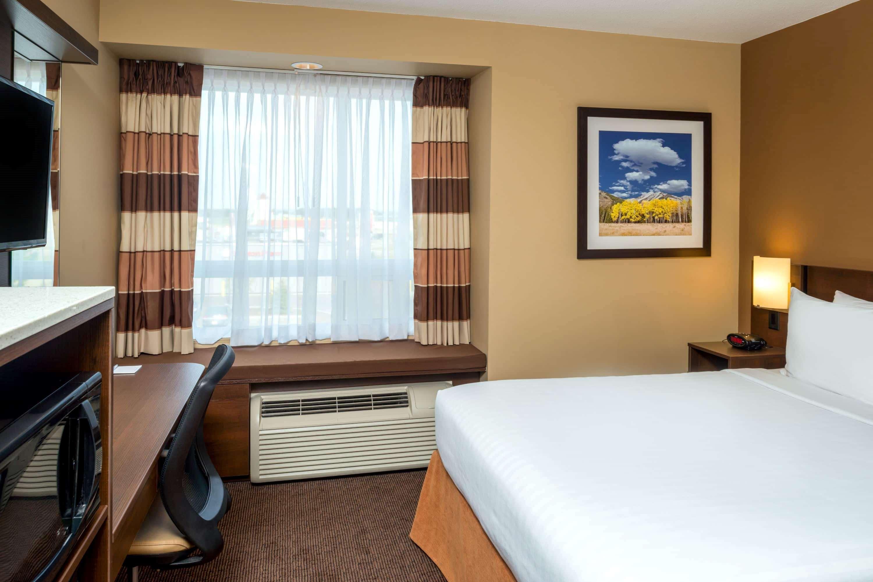 Microtel Inn & Suites By Wyndham Red Deer Penhold Exterior photo
