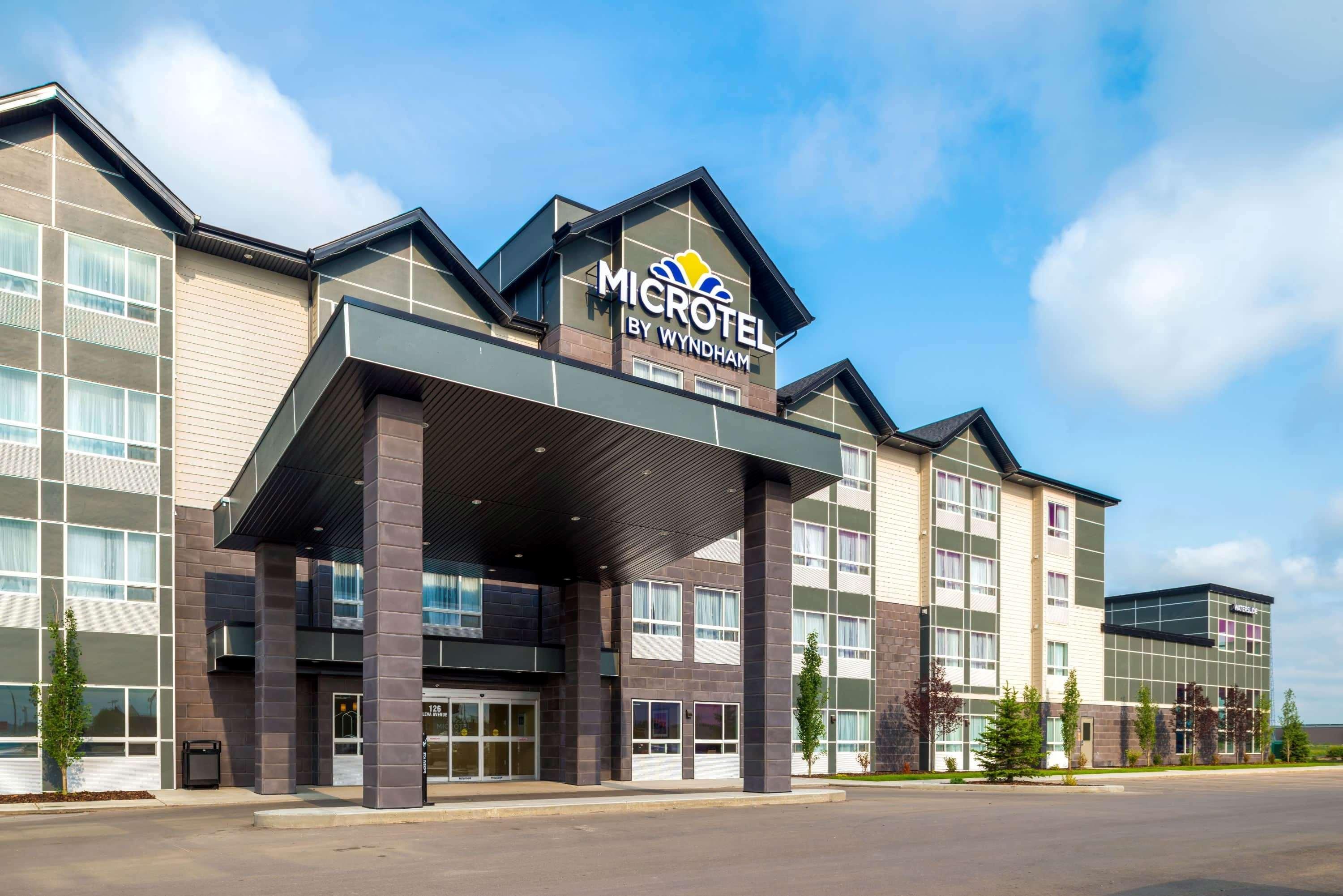 Microtel Inn & Suites By Wyndham Red Deer Penhold Exterior photo