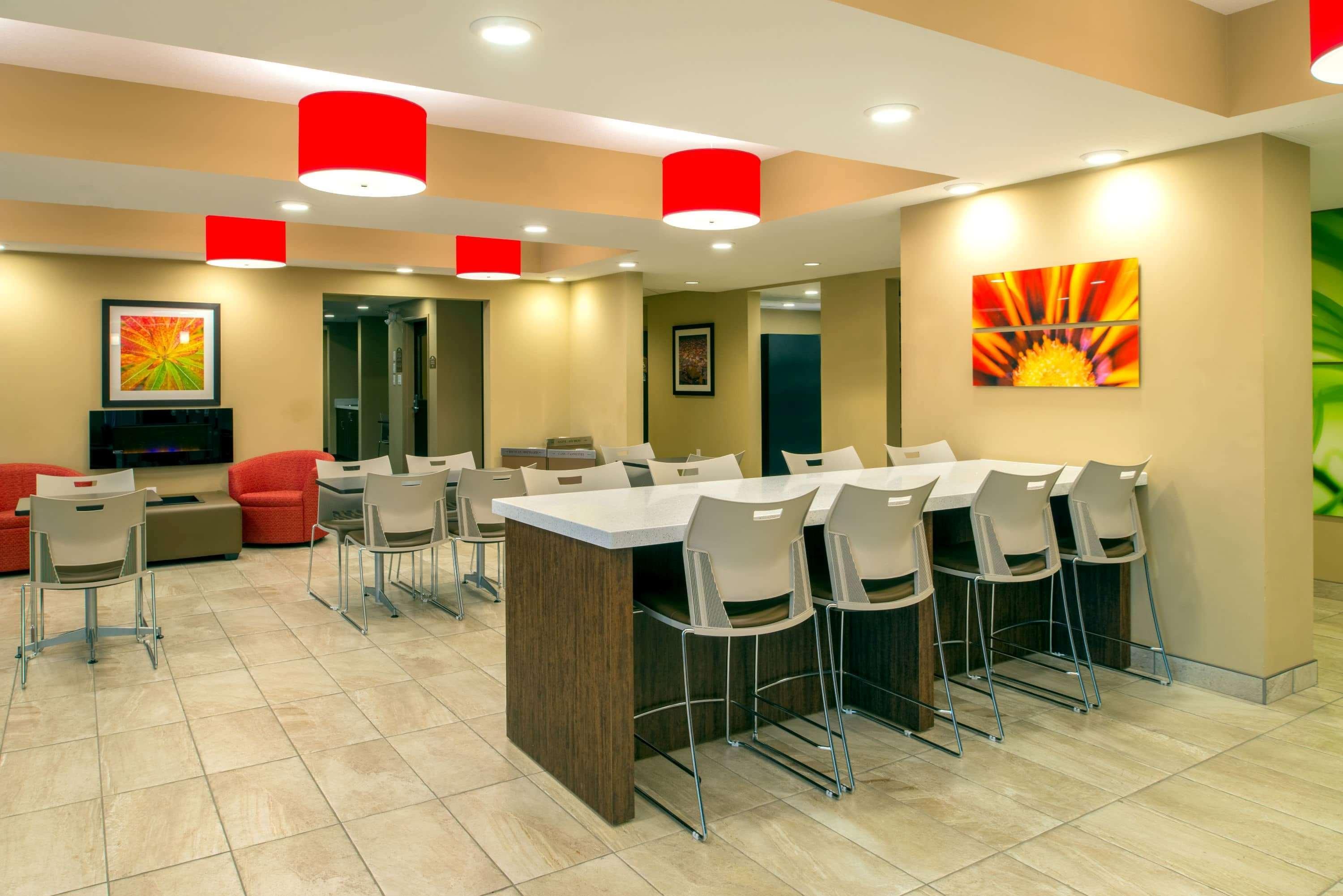 Microtel Inn & Suites By Wyndham Red Deer Penhold Exterior photo