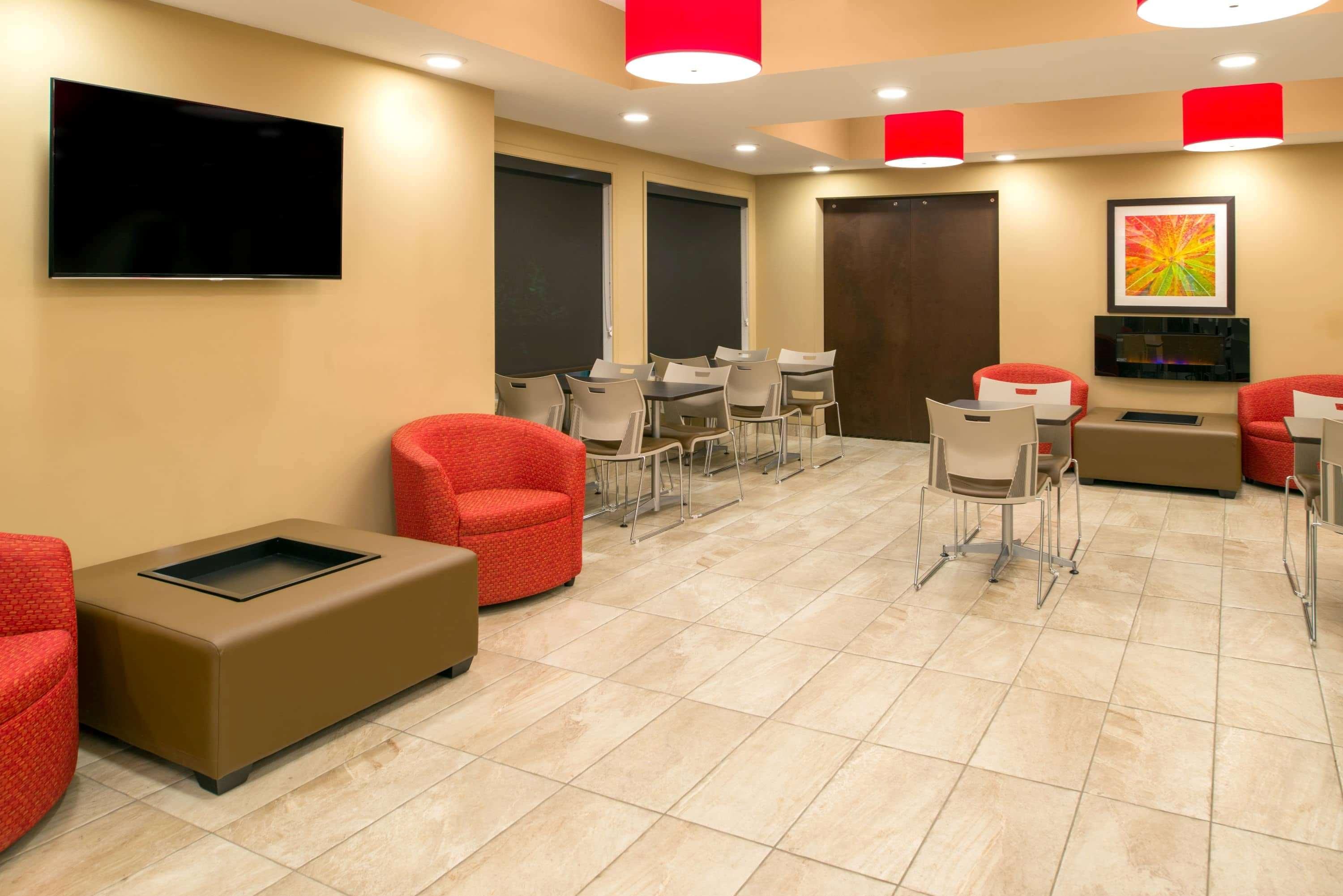 Microtel Inn & Suites By Wyndham Red Deer Penhold Exterior photo
