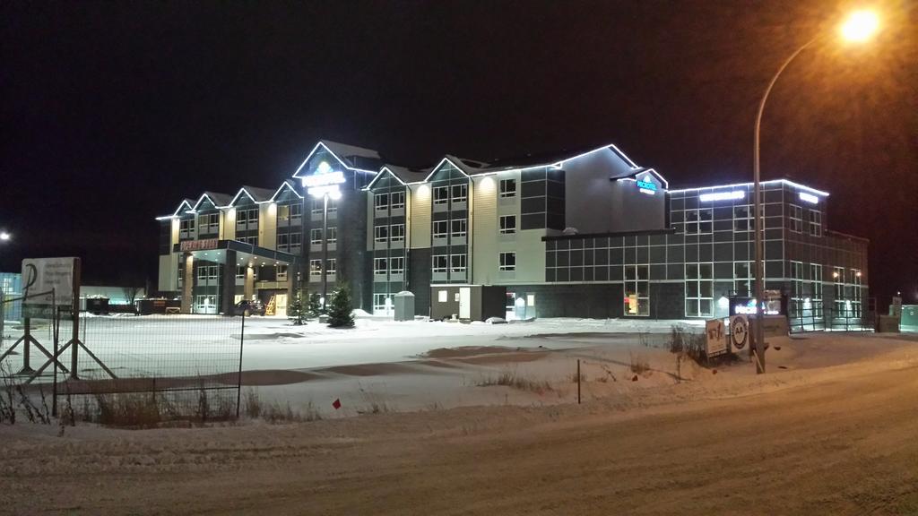 Microtel Inn & Suites By Wyndham Red Deer Penhold Exterior photo