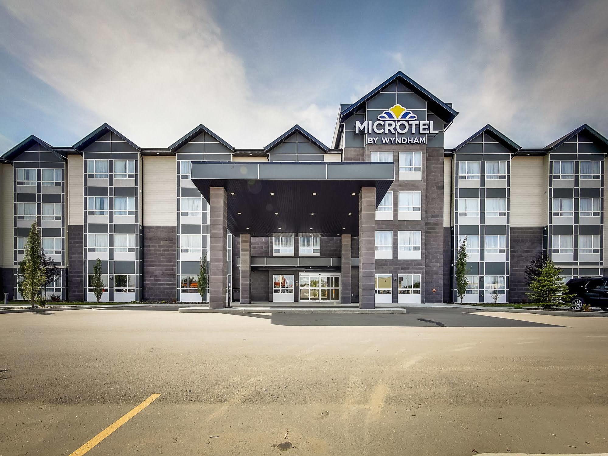 Microtel Inn & Suites By Wyndham Red Deer Penhold Exterior photo